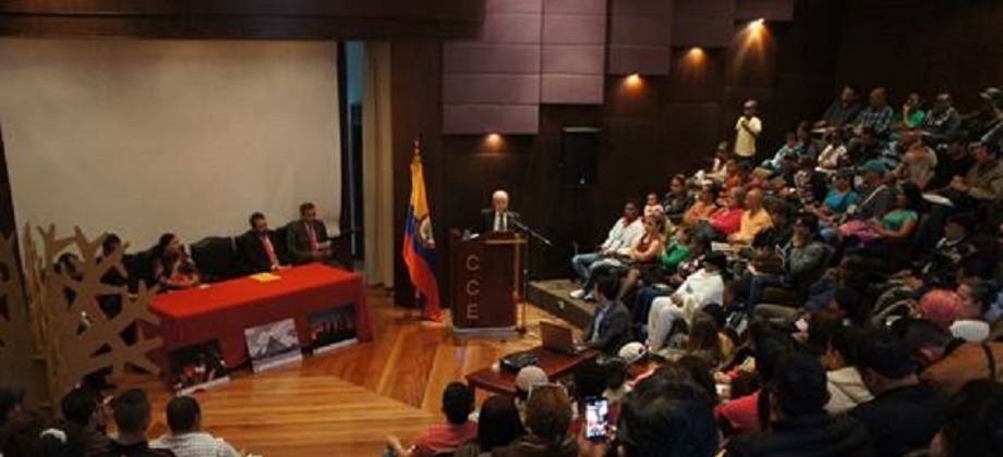 El Consulado General de Colombia en Quito conmemoró el Día Nacional de la Memoria y Solidaridad con las Víctimas