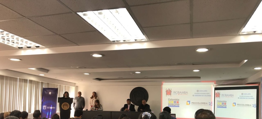 El Consulado General de Colombia en Quito realizó los talleres “Lo mejor de Colombia para la industria textil” y “Tips para una producción textil eficiente”, en la ciudad de Riobamba, Provincia de Chimborazo