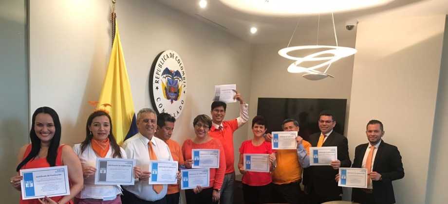 Para conmemorar el Día Internacional de la Eliminación de la Violencia contra la Mujer, Consulado de Colombia se vistió de naranja