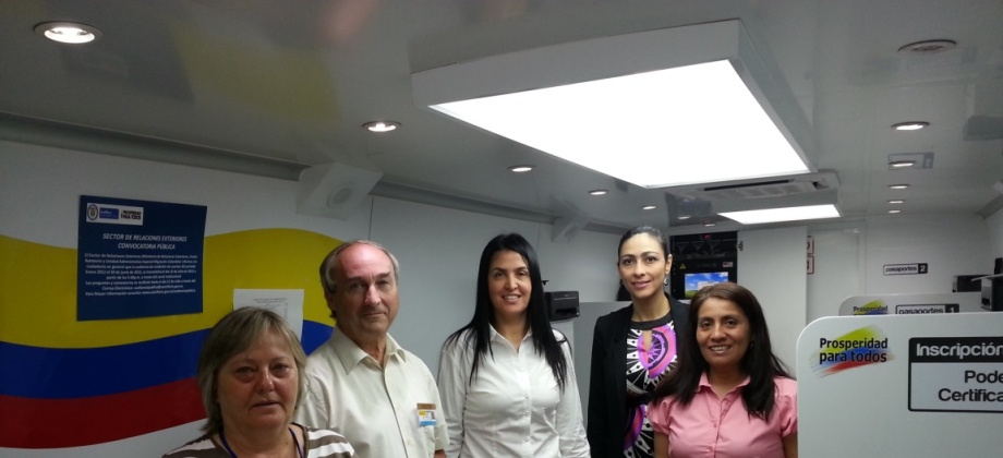 Isabel Bernardo Suárez, Trabajadora Social,  Antonio Muñoz Anarte, Director Centro Penitenciario Puerto 2. Cónsul General Liliam Gabriela Cano Ramírez. Auxiliar Diplomática, Lina María Moreno. Auxiliar Diplomática Luz Mery Rincón. 