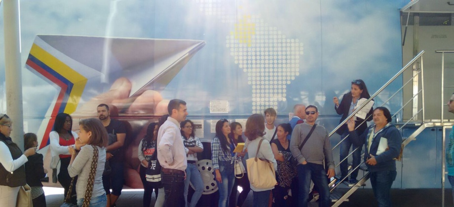 Más de 600 trámites se realizaron durante el Consulado Movil en la ciudad de Málaga