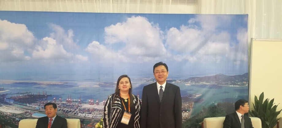 La Cónsul de Colombia en Shanghái se reunió con el Vicegobernador de la Provincia de Jiangsu y participó en la apertura de la 19 Agro Expo Internacional de Jiangsu”, en Lianyungang