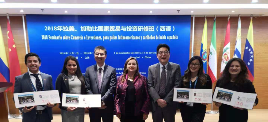 Cónsul Luz Helena Echeverry asistió a la graduación de la delegación colombiana en el ‘Seminario sobre comercio e inversiones, para países latinoamericanos y caribeños de habla española’