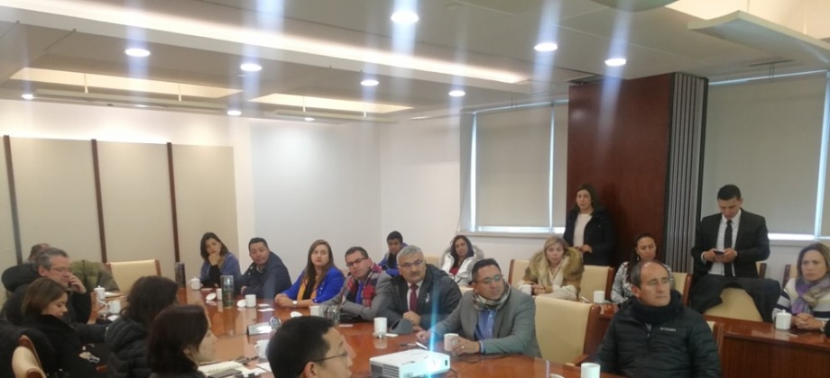El Consulado acompañó a la delegación de la Federación Colombiana de Municipios en el encuentro con el Jefe de la División de Cooperación Internacional del Buro de Protección del Medio Ambiente de Shanghái
