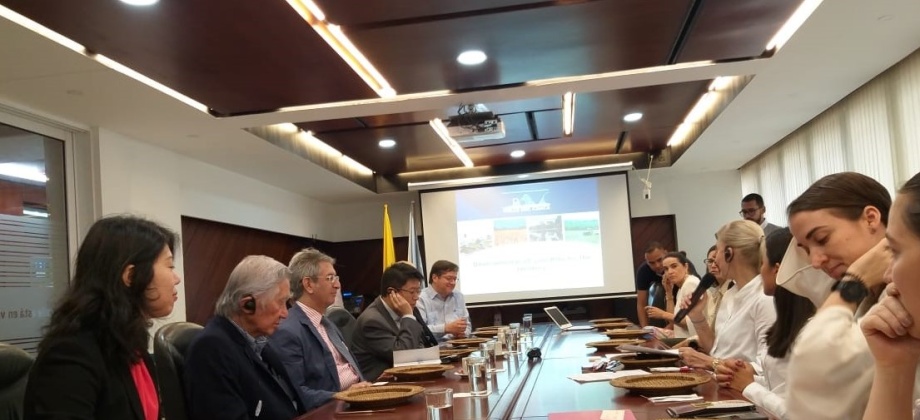 Embajador Manuel Solano promueve la cooperación entre Valle del Cauca y Singapur en temas de planeamiento urbano y transportes