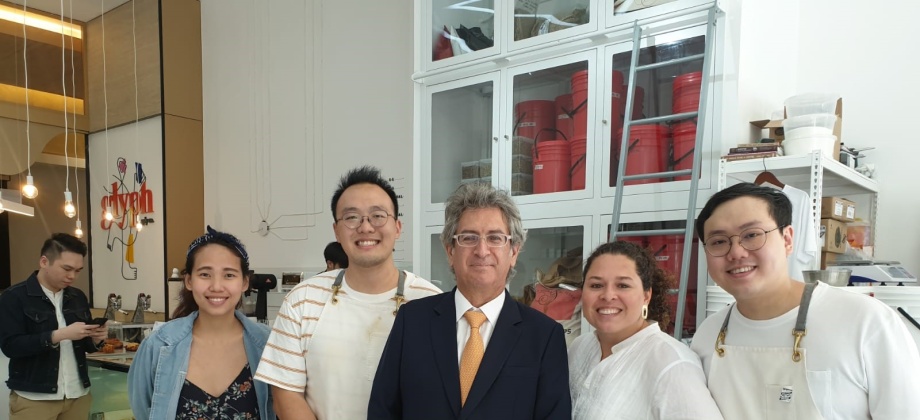 Embajador Manuel Solano asistió al Foro de Tostadores de Singapur 2019