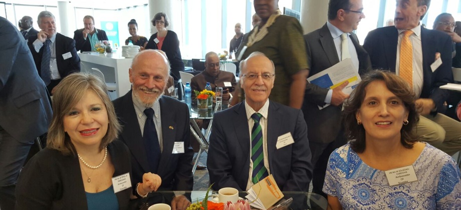 Embajadora de Colombia en Sudáfrica participó en almuerzo ofrecido por la Gobernación del Cabo Occidental, en honor al Cuerpo Diplomático