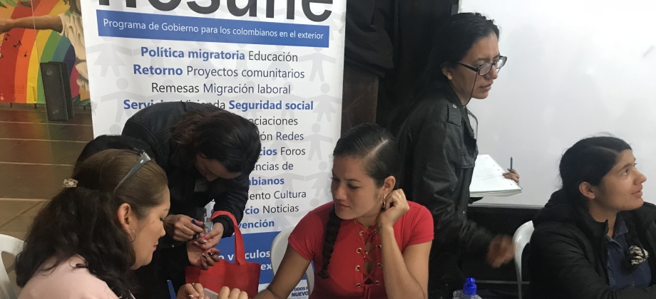 Concluyó el taller de cuidado y decoración de uñas organizado por el Consulado de Colombia en Quito