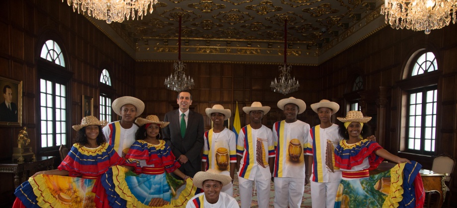 Jóvenes intérpretes de las músicas de marimba, cantos y arrullos regresaron de Estados Unidos de América donde vivieron un intercambio cultural organizado por la Cancillería colombiana