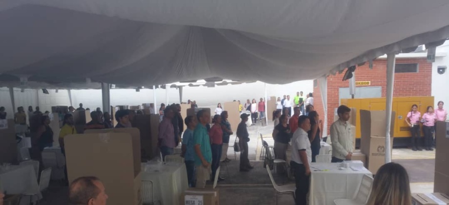 Consulado de Colombia en Valencia, Venezuela, inició último día de votaciones para elecciones presidenciales