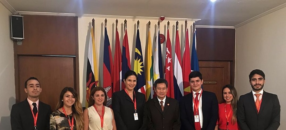 Pasantes de la Embajada de Colombia en Indonesia realizaron visita guiada a la sede de la Asociación de Naciones del Sudeste Asiático (Asean)