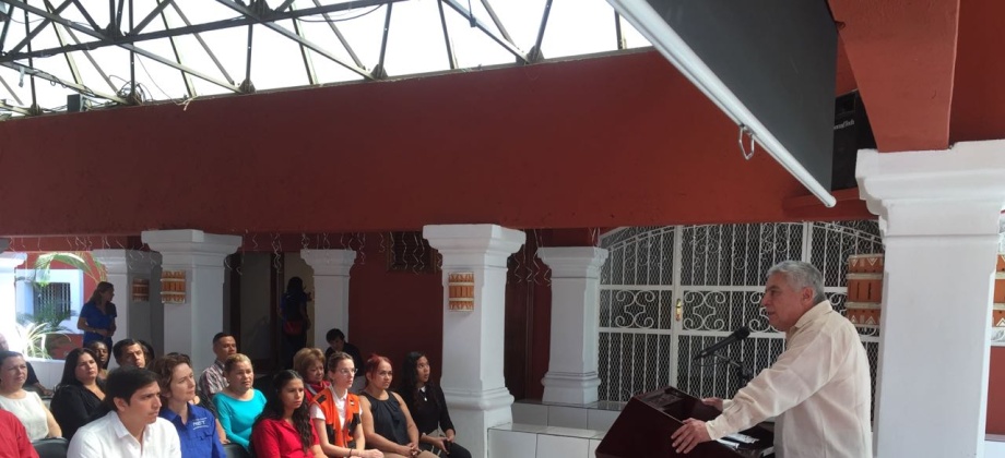 La Sección Consular de la Embajada de Colombia en Costa Rica resolvió inquietudes sobre Ley de Víctimas en el Instituto de México