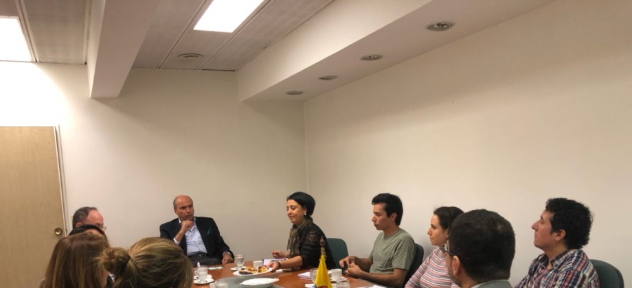 La Embajada y el Consulado de Colombia en Buenos Aires se reunieron con las asociaciones de colombianos en Argentina para hablar sobre la conmemoración del 20 de julio