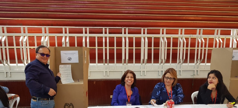 El Consulado de Colombia en Quito culminó con éxito el proceso de votaciones de la Consulta Anticorrupción