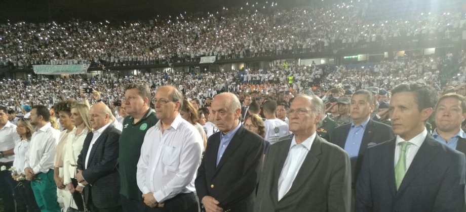 El Director de Asuntos Consulares y el Director de Migración Colombia acompañaron al Canciller de Brasil, José Serra, al homenaje póstumo a víctimas del siniestro aéreo