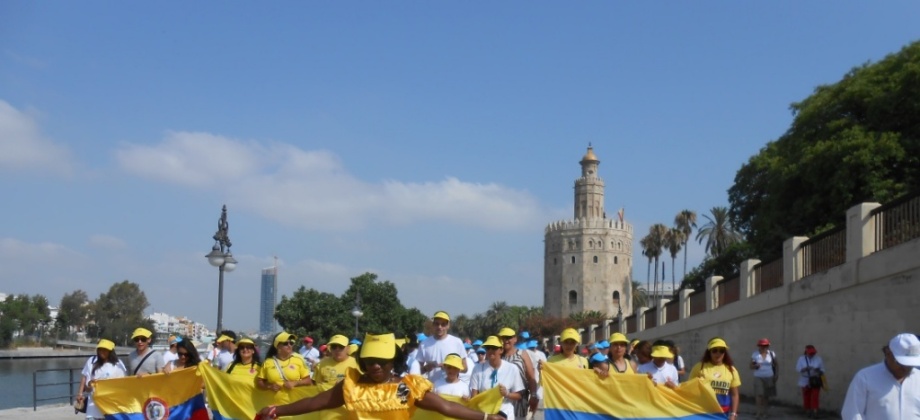            Caminata por el pase del Río Guadalquivir-  Torre del Oro Sevilla