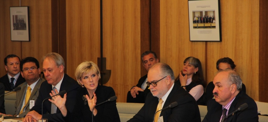 De izquierda a derecha, Pedro Villagra, Embajador de Argentina y Decano del GRULA; José Blanco, Presidente ALABC; Ministra Julie Bishop;  Dr. Brendon Hammer, Viceministro para las Américas y Congresista Ibáñez del Paraguay.