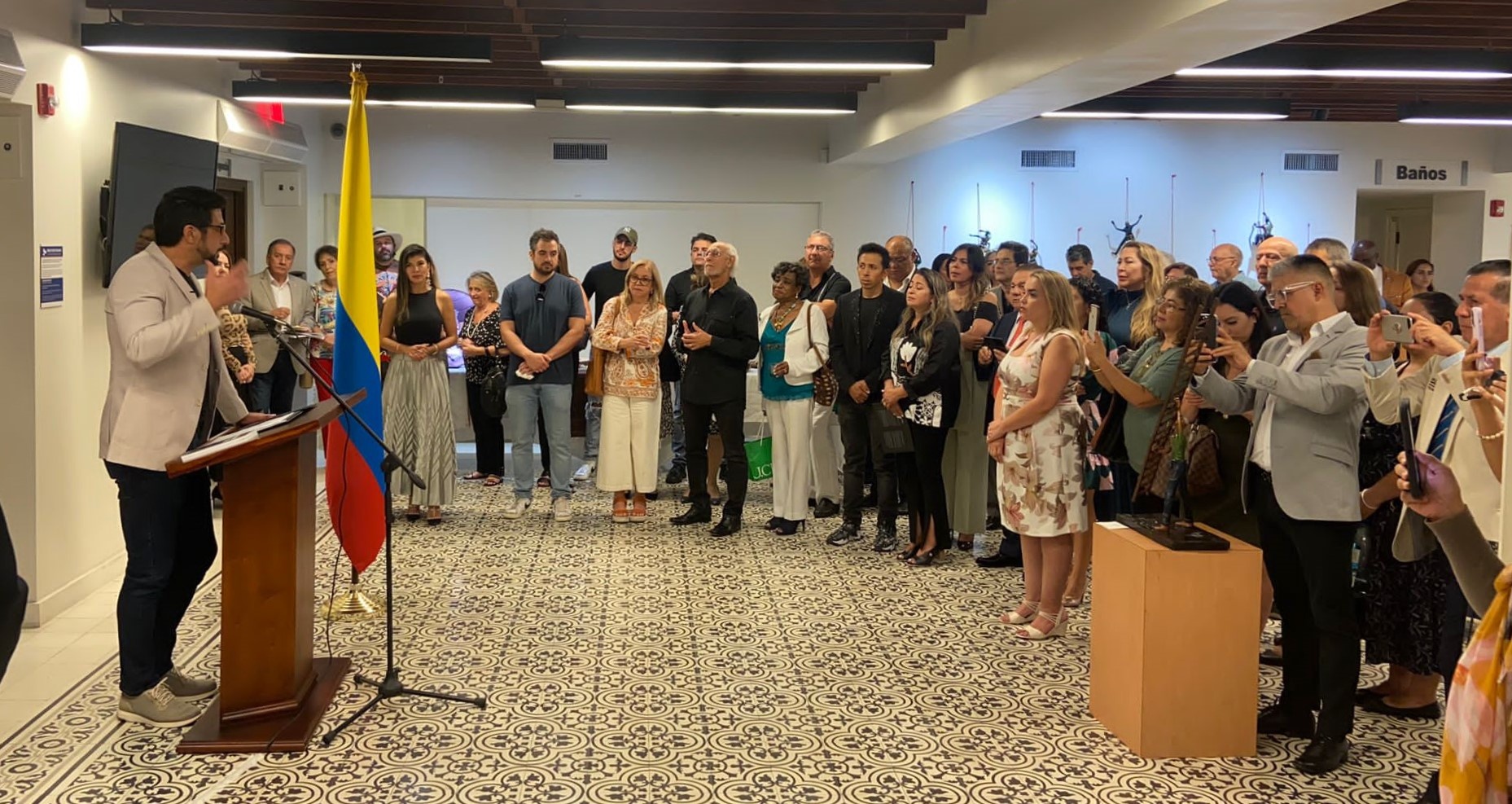  Cónsul General de Colombia en Miami saluda a mujeres colombianas residentes en el Sur de la Florida 